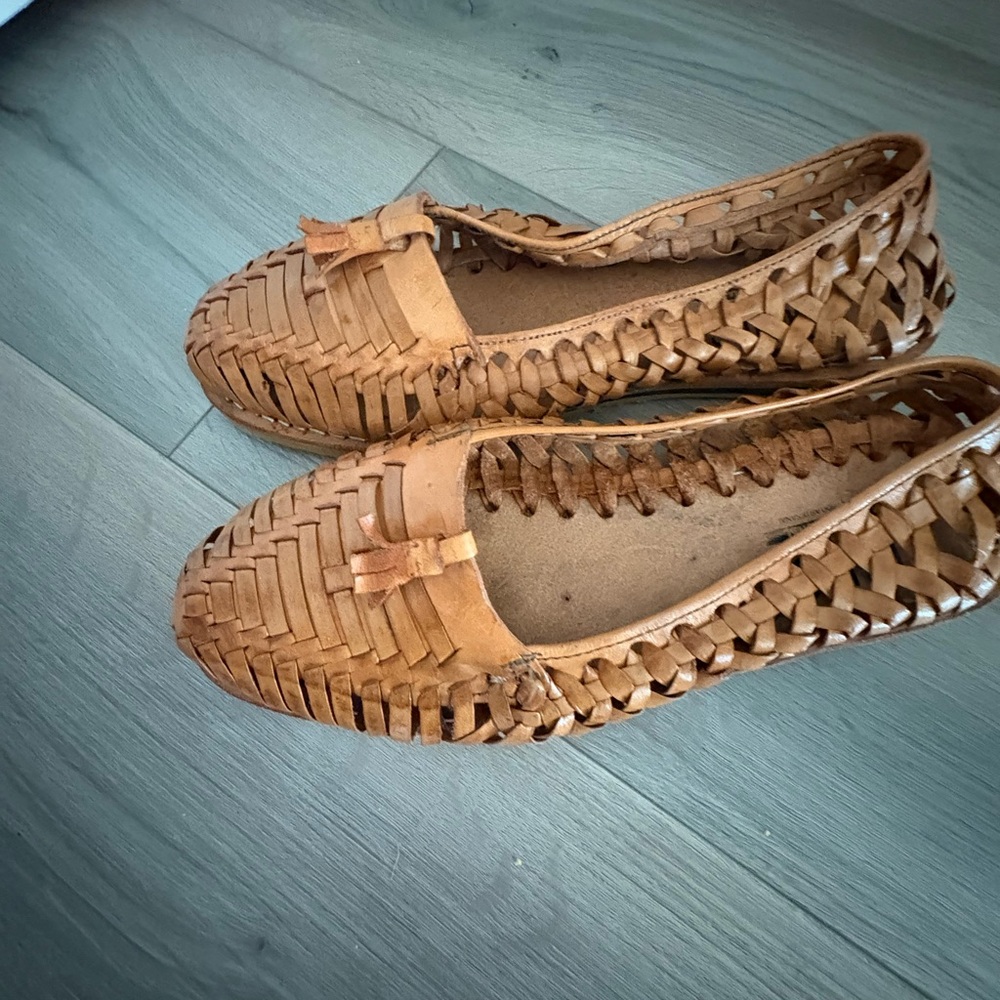 GALLITOS HANDCRAFTED WOMENS LEATHER HURACHE FLATS - Picture 6 of 6